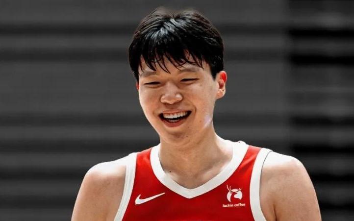 杨瀚森再战G联赛进步明显！防守统治