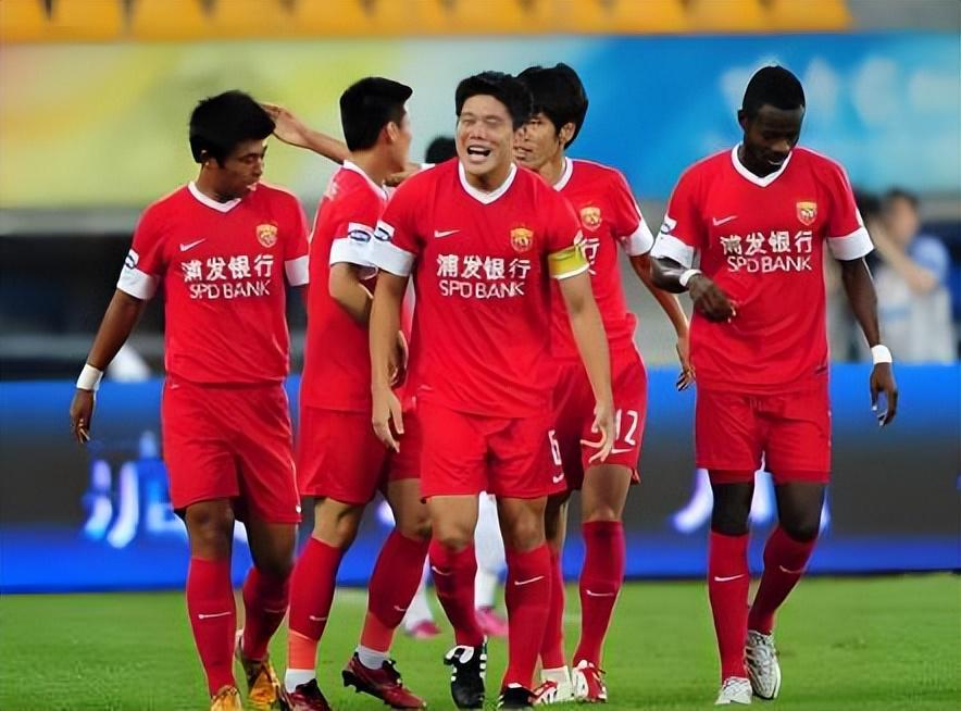 上港队冬训还会给小将冒头机会，三人