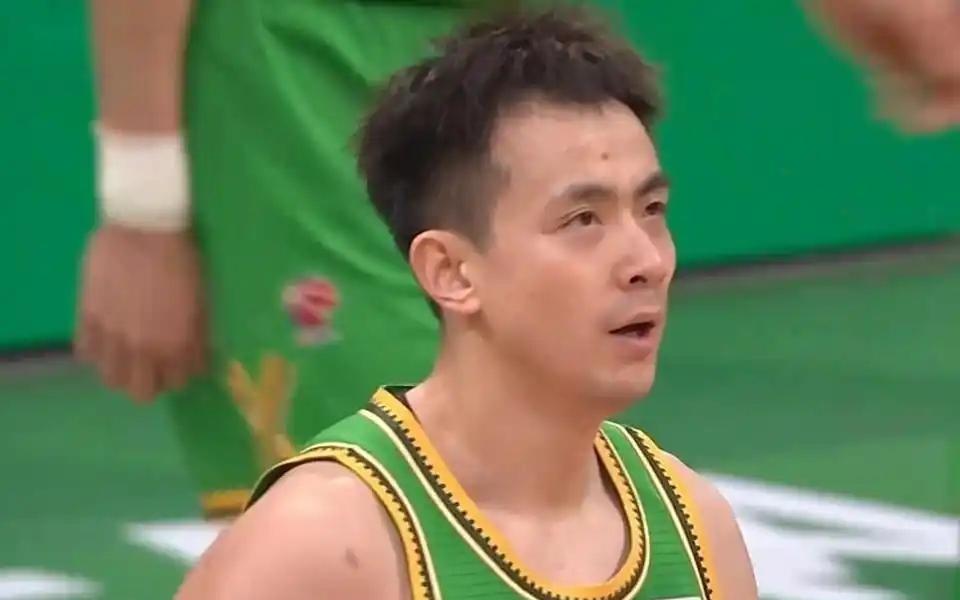 CBA疯狂一夜！深圳双杀辽篮，上海惊魂逆转新疆，北京险翻车输球