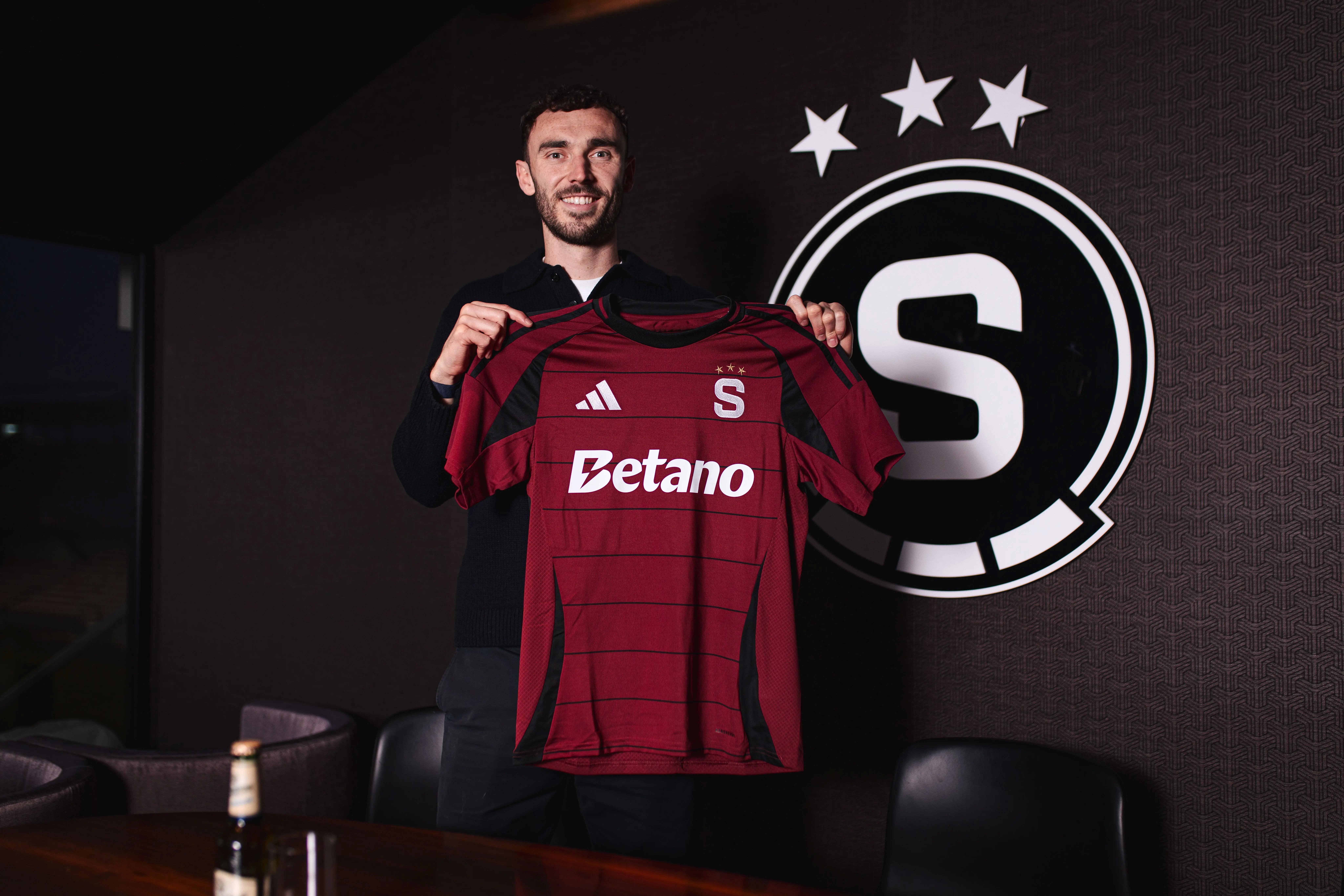 官方：西汉姆联中场安迪欧文加盟布拉格斯巴达