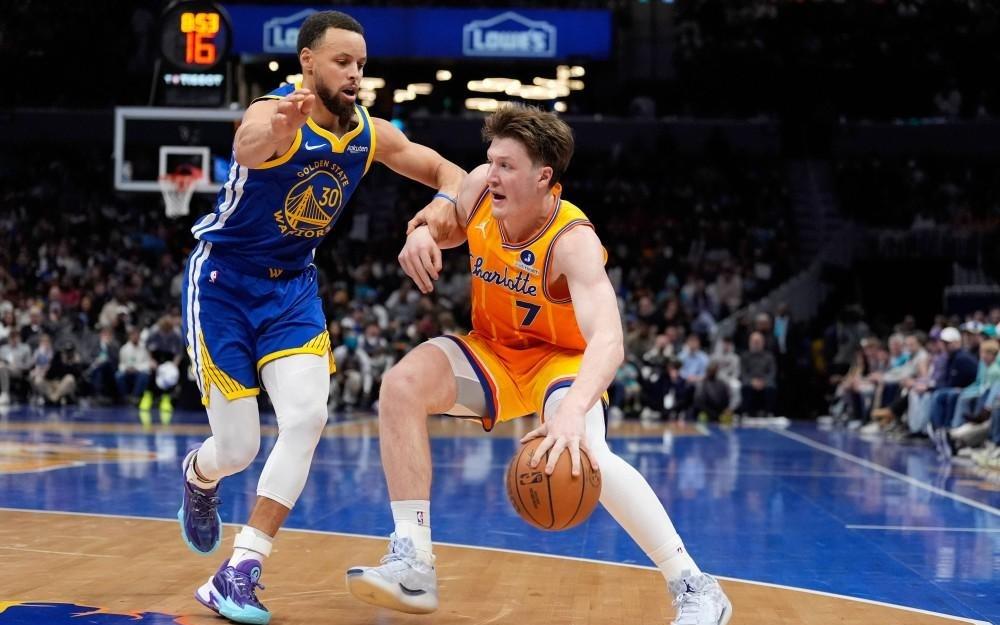 在库里面前创纪录，克努佩尔生涯前40场中137记三分，历史首人