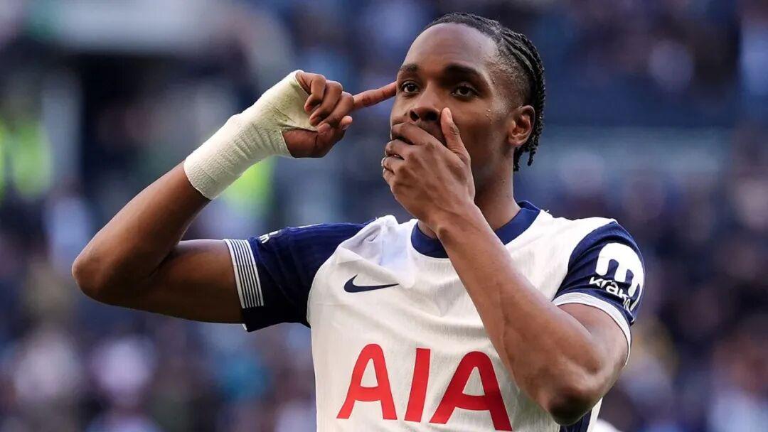 两次被踢出欧冠大名单！热刺20岁新星