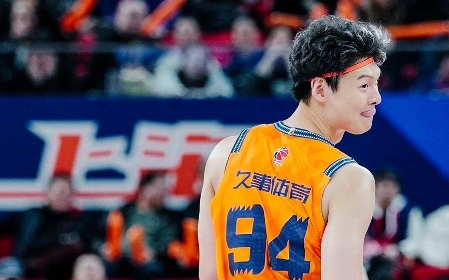 王哲林的32岁生日愿望：希望有一天，我们可以站上那个领奖台