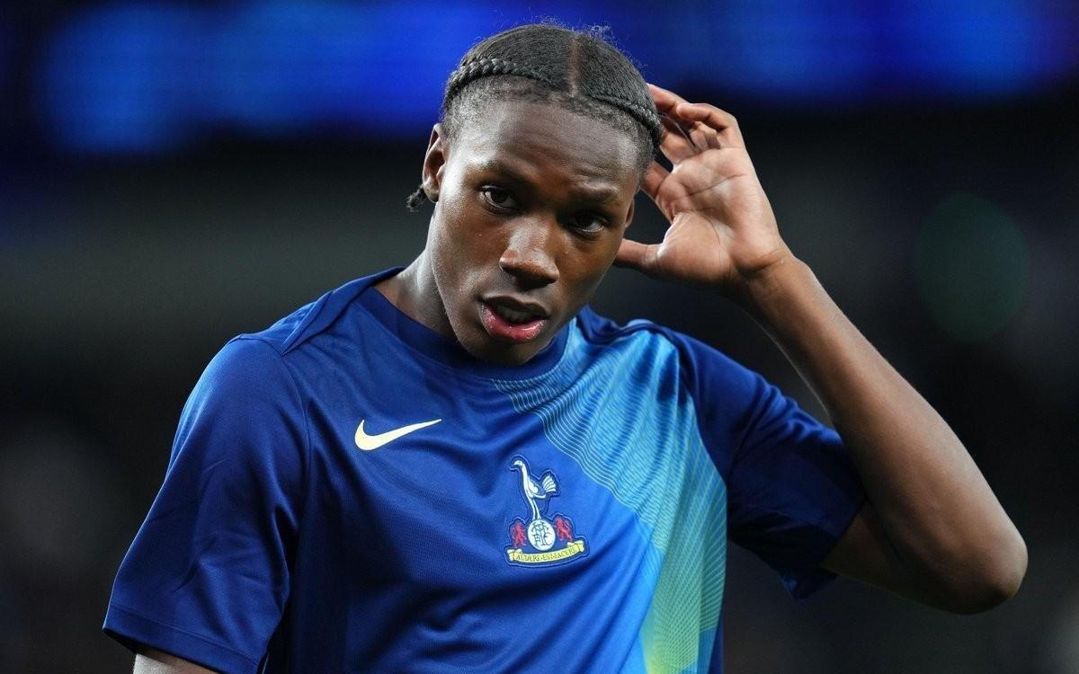 17岁45天，拜菲尔德是热刺队史欧冠最年轻出场球员