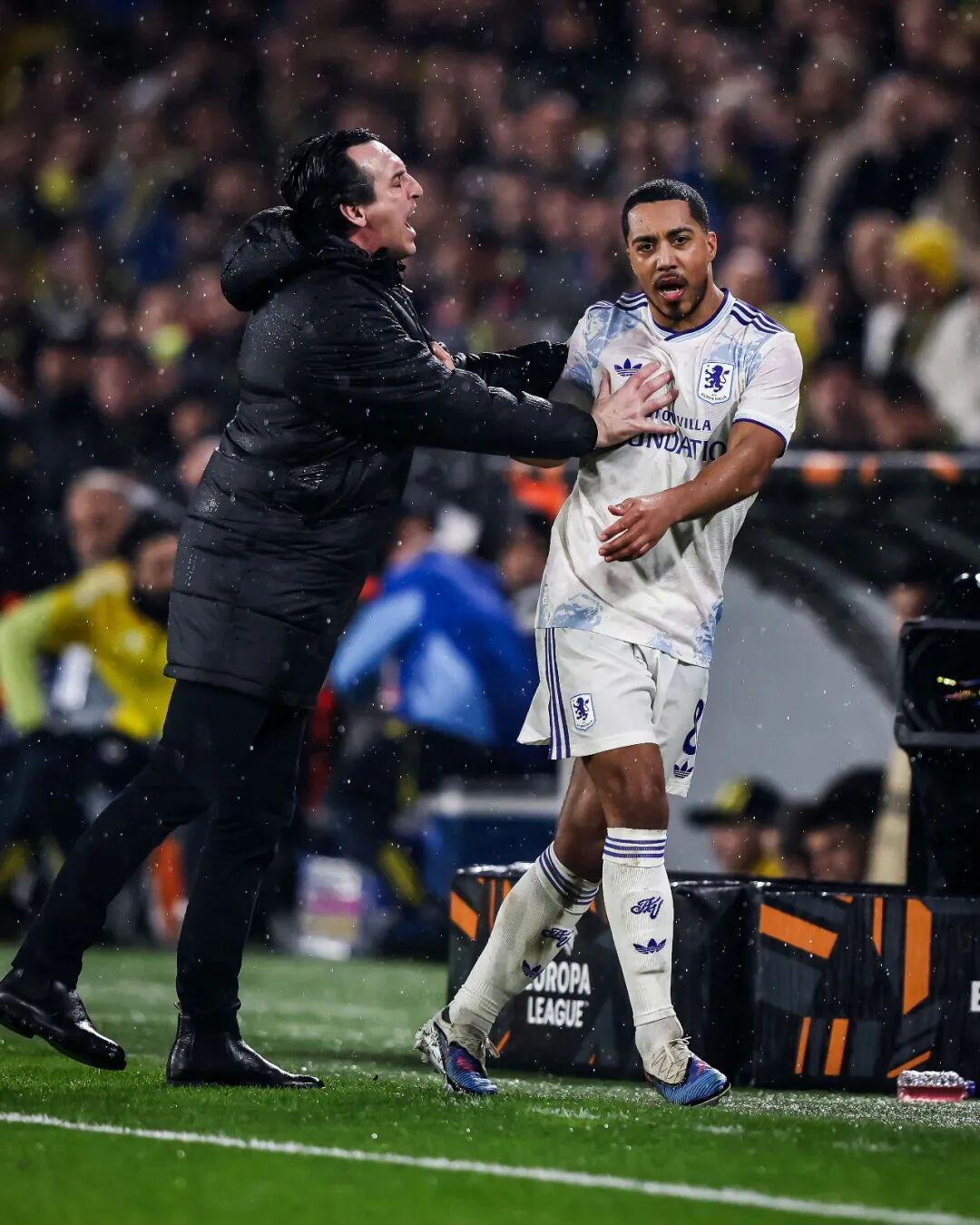 将帅失和维拉爆发激烈内讧：埃梅里推搡并怒吼中场大将