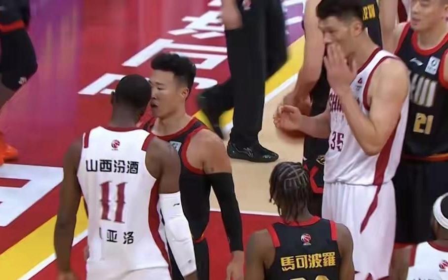 驱逐主教练，半场7次技术犯规，CBA超级外援又惹麻烦