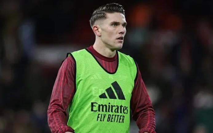 谢林汉姆：踢枪手姆伯莫还得踢中锋，谢什科现在还难担大任