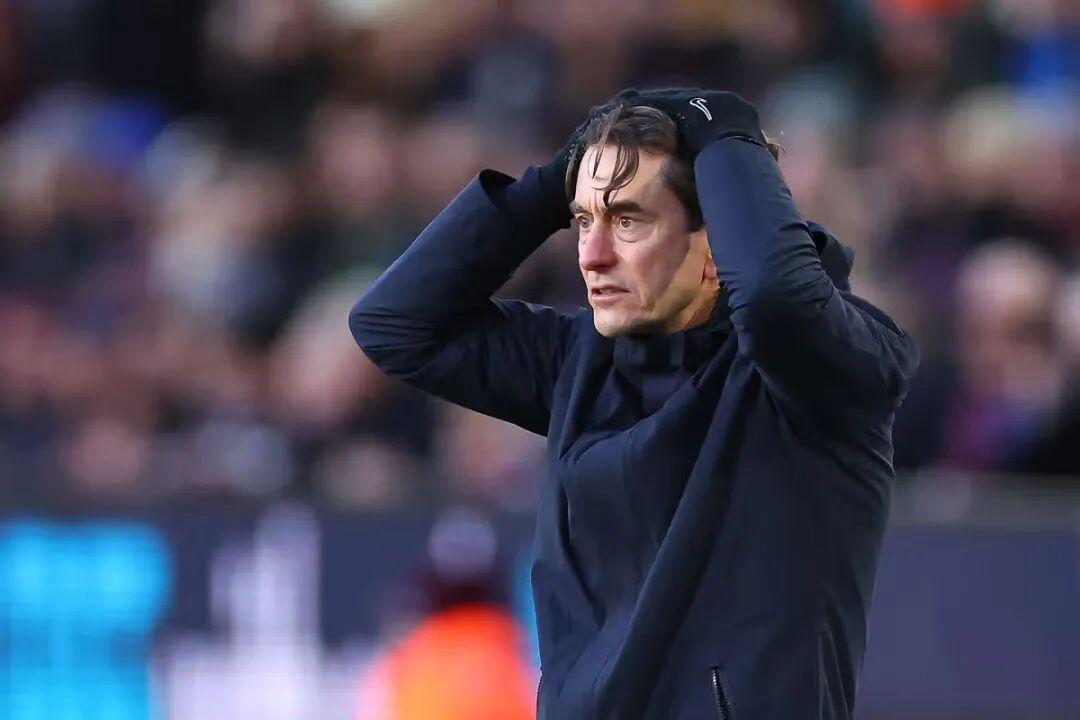 英超5轮不胜！热刺球迷怒了：弗兰克下