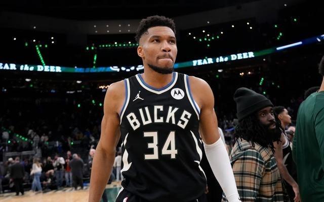 韦德：字母哥该与队友坐下来多沟通，而