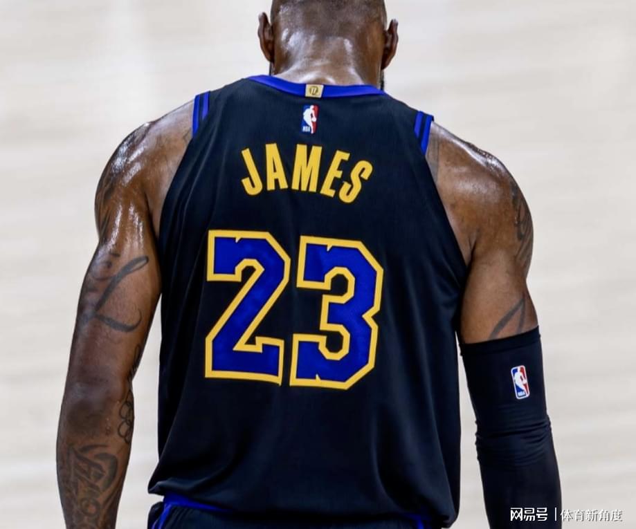 再见，湖人！再见，NBA的詹姆斯们！