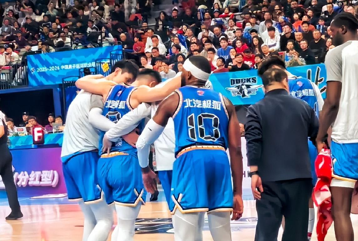 继续补强！麦基迟迟不来，首钢寻找新外