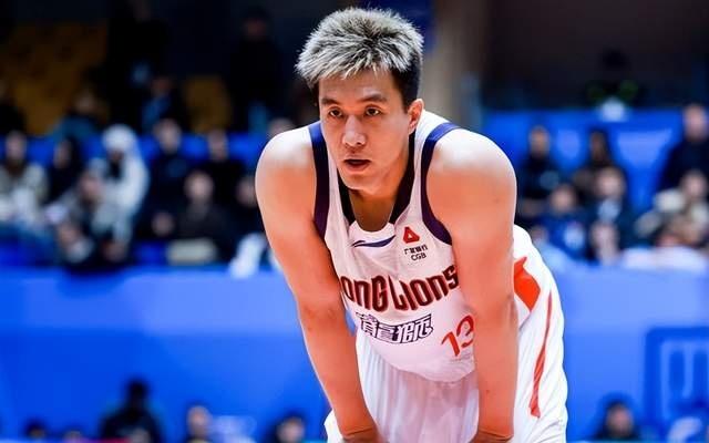 6分4次失误，山东队赢球还得靠郭艾伦