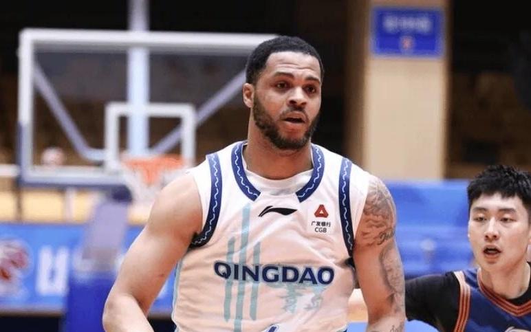 CBA官方：青岛外援韦瑟斯庞对裁判使