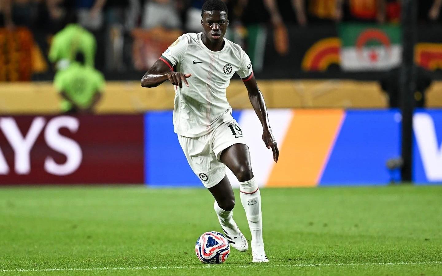 官方：切尔西从斯特拉斯堡召回后卫马