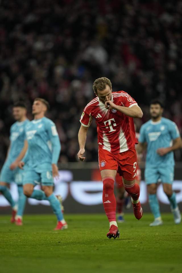 51！凯恩点球双响，7500万先生帽子戏法，拜仁笑傲强强对话