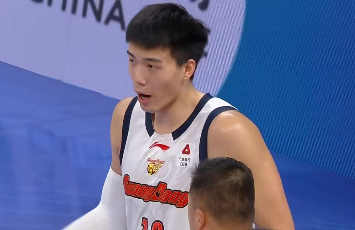 太适合广东队！马刺裁掉22岁内线乐透