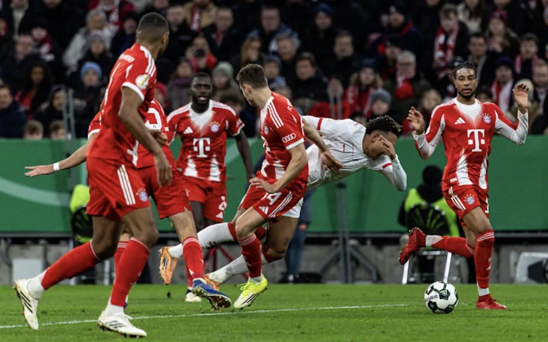 图片报：德甲VAR团队确认斯塔尼希奇首次触球点位于禁区外