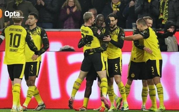 自有统计以来，瑞尔森是首位德甲上半场送出3助攻的多特球员