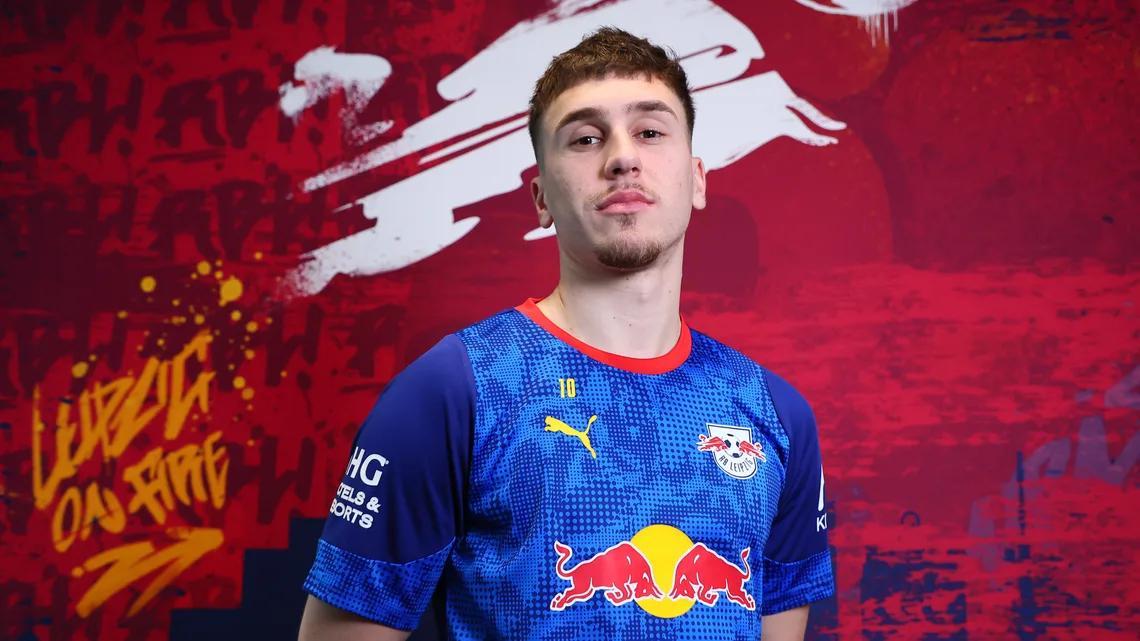 格鲁达和梅西的故事，为何球王如此青睐于他