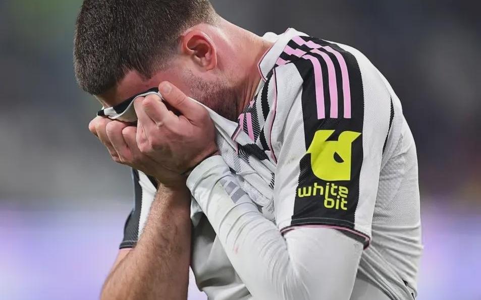 10人尤文32惜败出局：红牌疑云笼罩，七年魔咒何时破