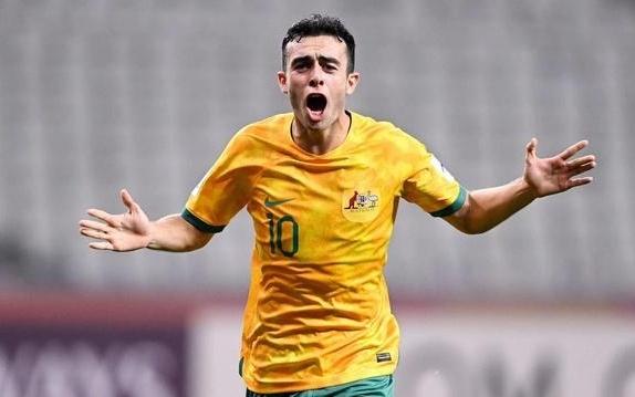 澳媒：澳超21岁中场巴多拉托吸引了德甲、意甲等球队的关注