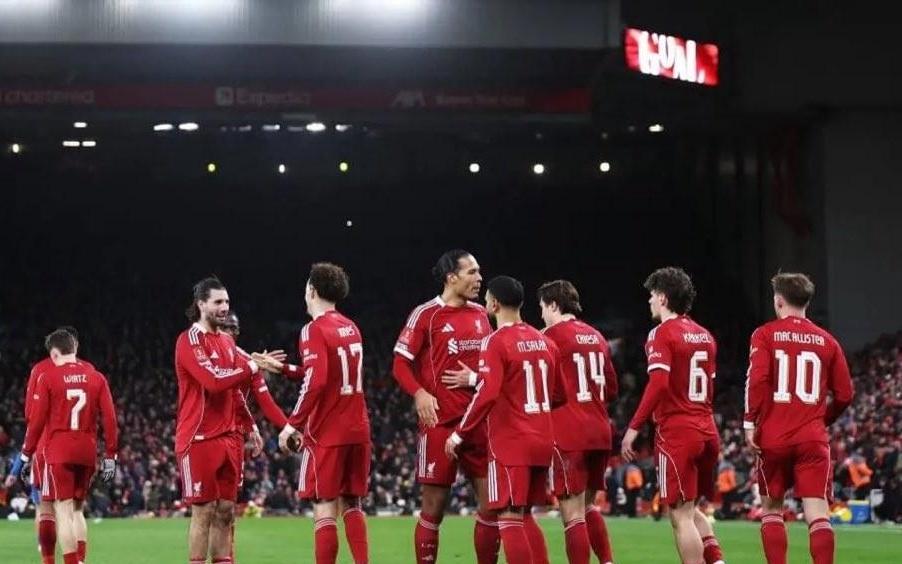 记者：利物浦、利兹、桑德兰和雷克瑟