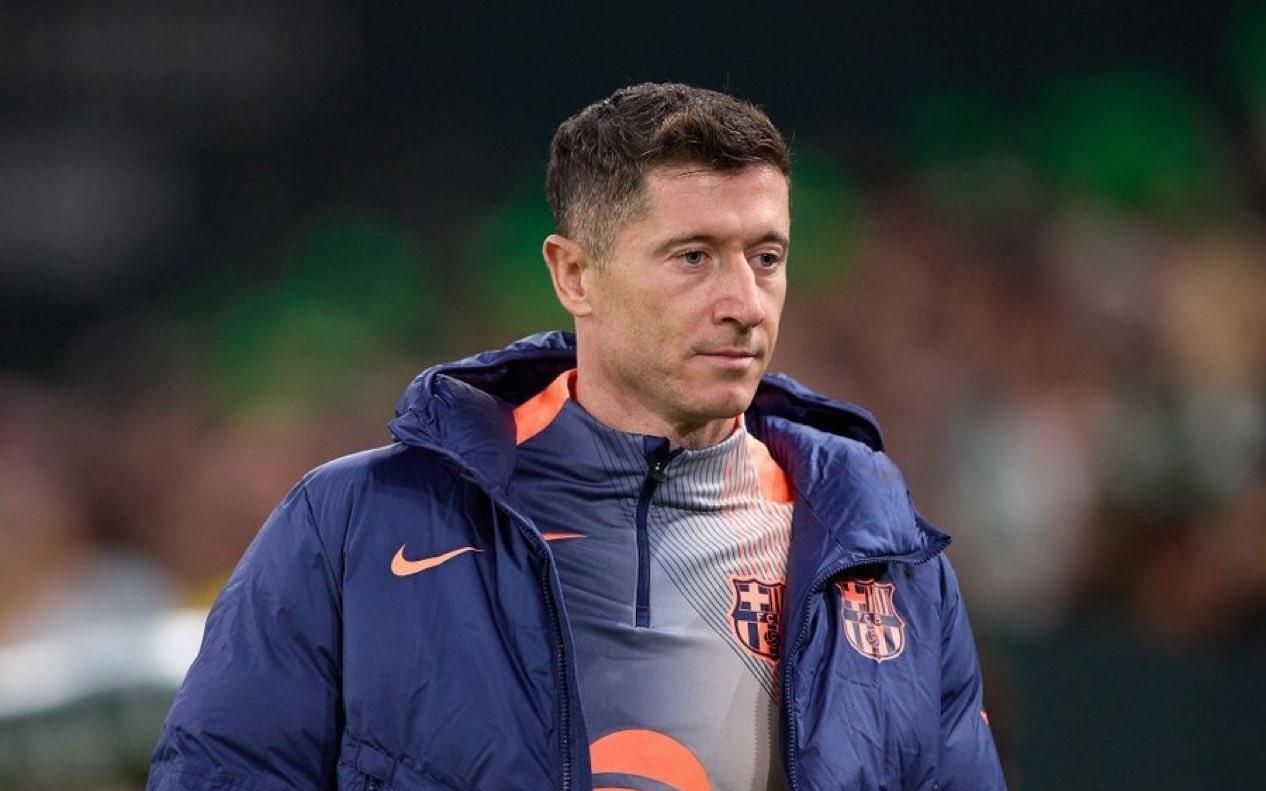 世体：莱万恢复正常合练，客战毕尔巴鄂竞技将领衔巴萨锋线