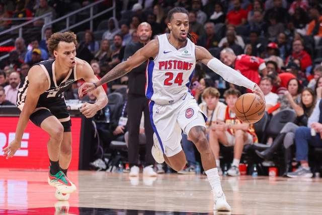 5年转学4次，只为圆梦NBA，如今拿8万年