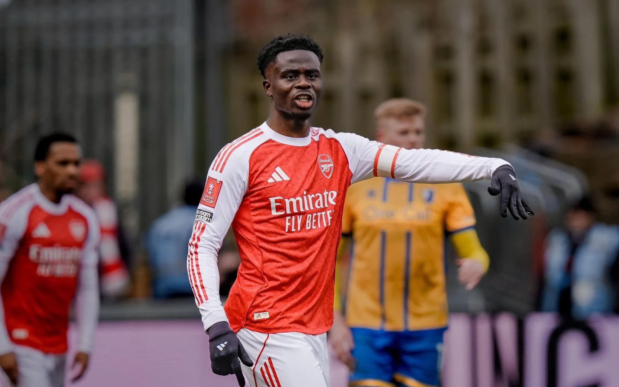 以德报怨，萨卡友善回应此前举起挑衅