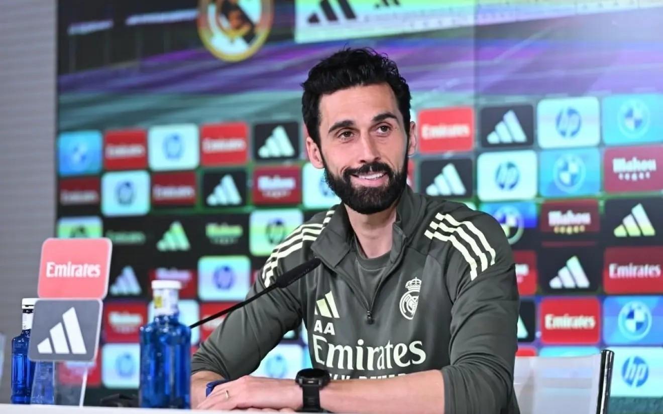 裤袜还是卡西阿韦洛亚：库尔图瓦毫无疑问是皇马队史最佳门将