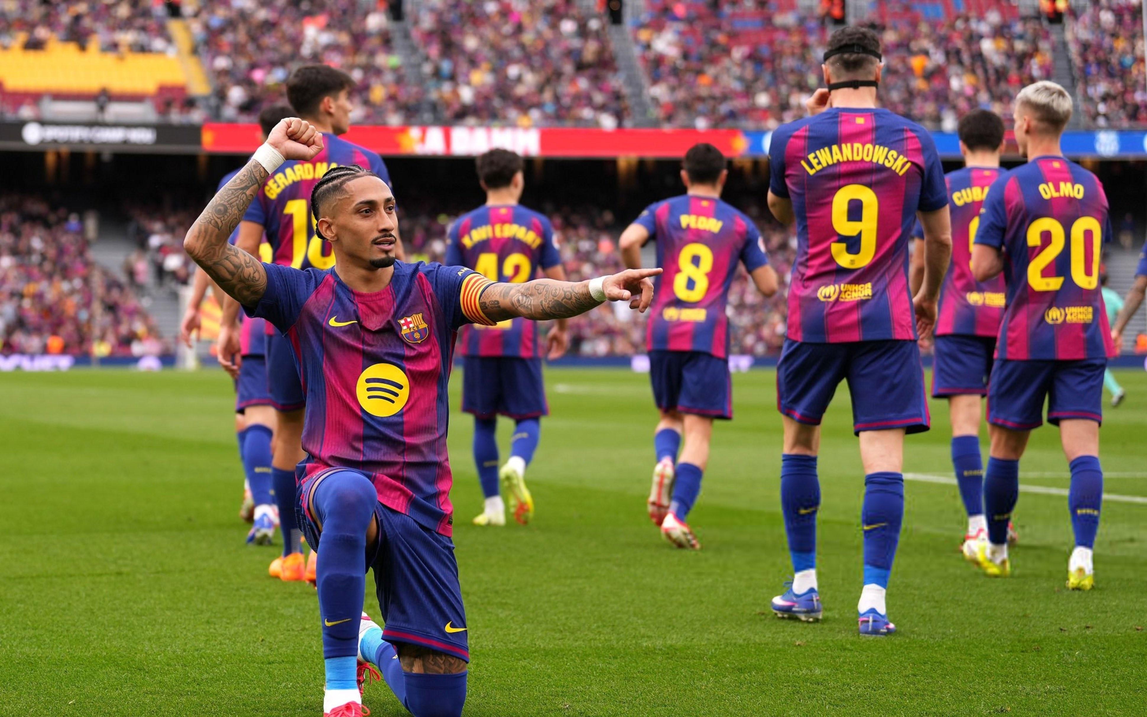 开场21分钟点球双响，拉菲尼亚生涯首次联赛单场打进两粒点球