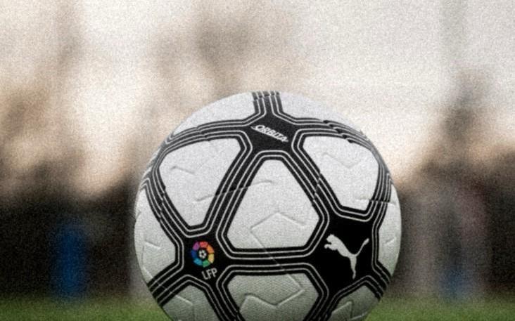 致敬历史，西甲联赛官方公布复古比赛日用球