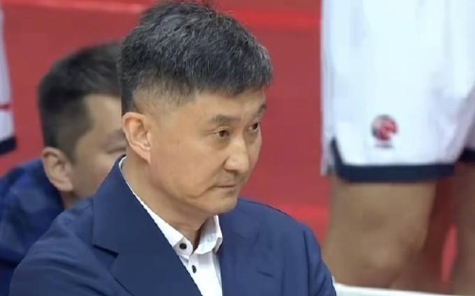 杜锋：整场比赛完全没有能量，大家只是一味地在外线投篮