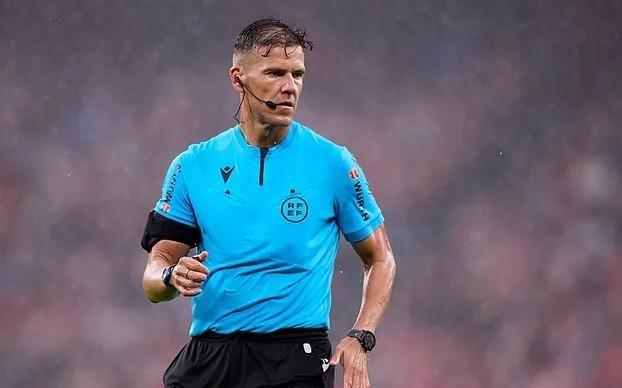 西甲裁判：VAR只介入重大误判，质疑VAR参与度是对规则的无知