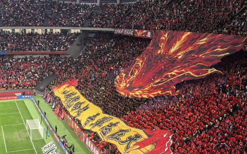 蓉城半场2球领先！媒体人热议：中超最激烈一战，德比两队不一档