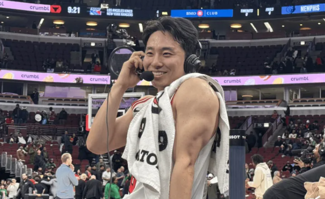 河村勇辉坦言要证明小个子也能在NBA立足，他的大肌肉成为亮点！