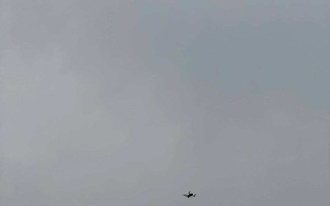 铁人主场上空出现无人机，比赛开球遭推迟