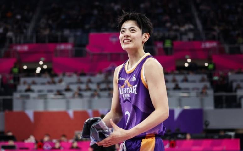 WCBA全明星赛：南区险胜北区陈明伶22+10MVP董可尔三分王