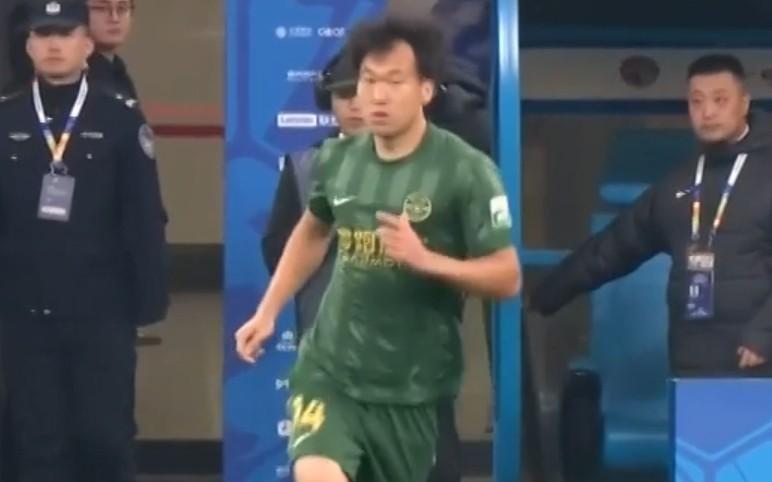 里程碑，浙江队中场吴伟已在中超出战100场