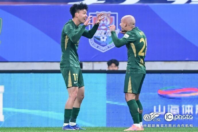 年少轻狂王钰栋回怼青岛球迷辱骂被举报,打码再发继续发继续爽