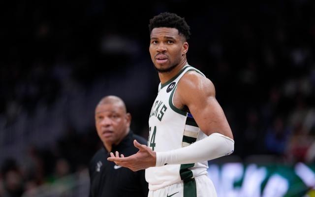 【观察】字母哥去留问号重重雄鹿权