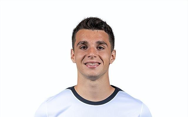 撞脸《浴血黑帮》男主！科莫神锋杜维卡斯：明明能靠脸偏要靠进球