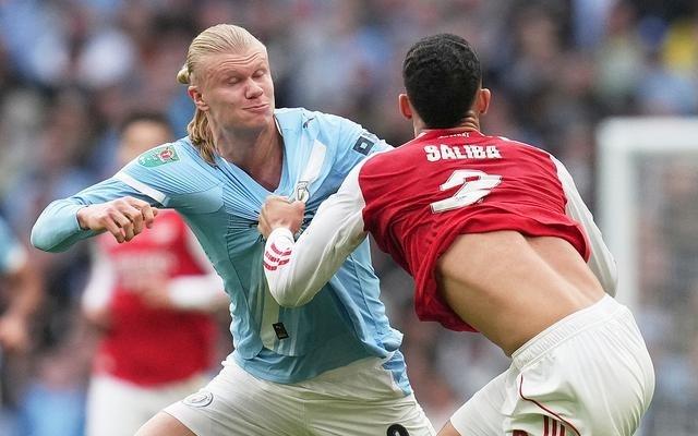 无缘四冠王的阿森纳，被无数回旋镖击穿了