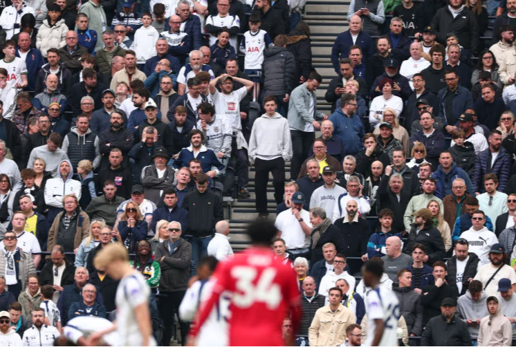 托特纳姆热刺的至暗时刻，球队的保级