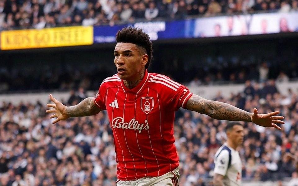 对比明显，热刺上半场8个角球一球未进，森林2个角球进了一个