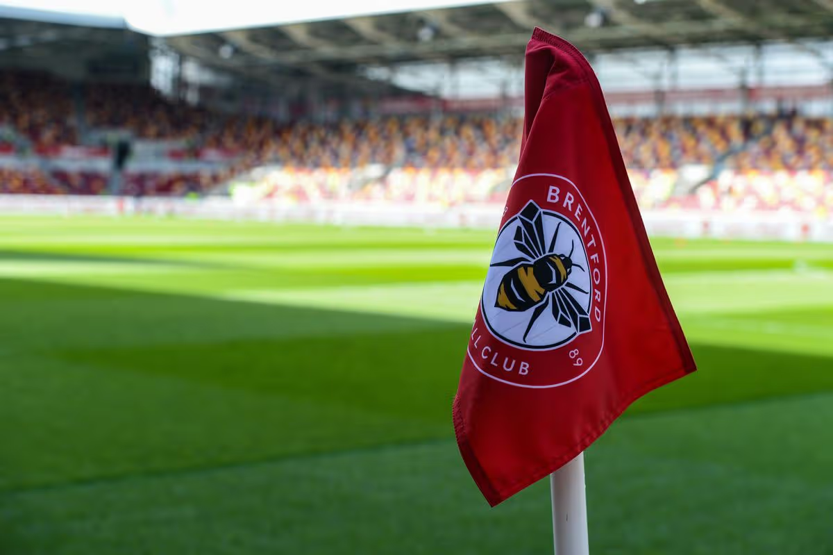 两英超球星见义勇为，为救人被打至挂彩，竟是为了阻止种族歧视