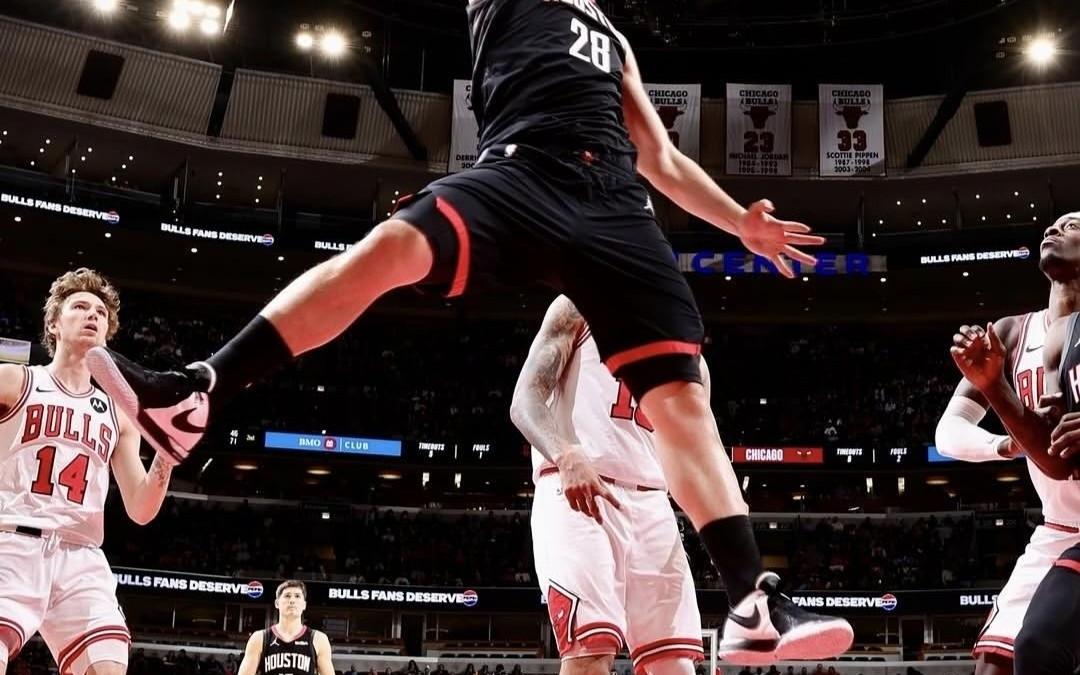 差距不小，火箭三分41中11&替补仅9分，公牛38中19&替补53分