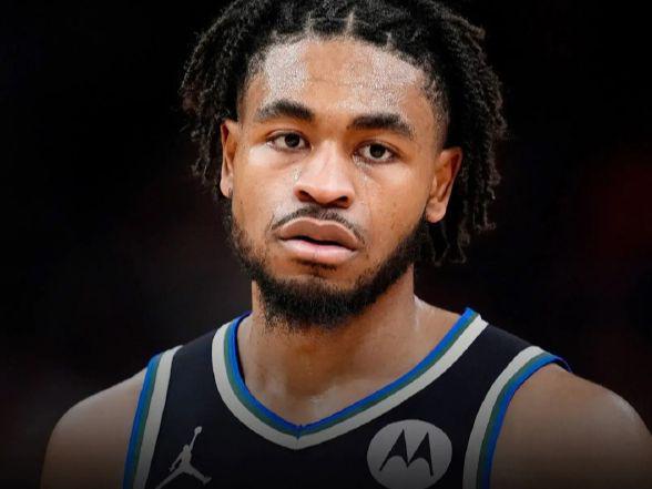 雄鹿裁掉卡梅伦托马斯，数据刷子球员失宠，攻防兼备才是出路