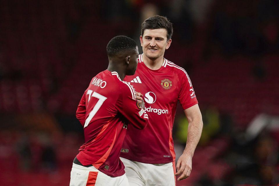 续约2年！大幅度降薪，马奎尔是真爱曼联，梅努高薪续约