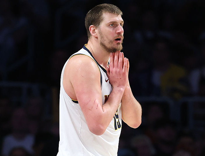 仅差51次！仅差16个！约基奇迎来神级里程碑，威少的纪录保不住了